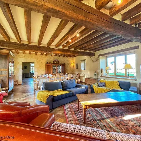 Corps De Ferme Spacieux Avec Piscine Intérieure Et Jardin En Normandie - Fr-1-497-164