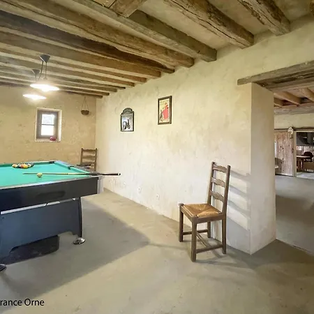 Corps De Ferme Spacieux Avec Piscine Intérieure Et Jardin En Normandie - Fr-1-497-164