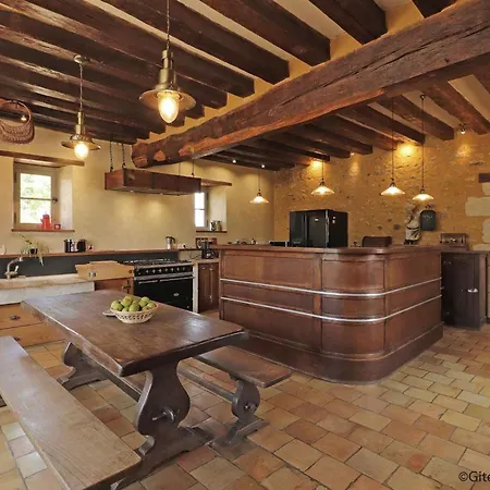 Hébergement de vacances Corps De Ferme Spacieux Avec Piscine Intérieure Et Jardin En Normandie - Fr-1-497-164 *