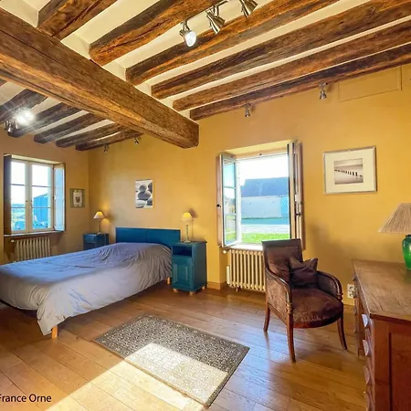 Hébergement de vacances Corps De Ferme Spacieux Avec Piscine Intérieure Et Jardin En Normandie - Fr-1-497-164 Rémalard