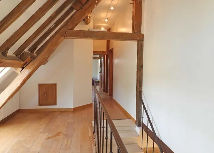 Corps De Ferme Restaure Avec Piscine Interieure Chauffee - Fr-1-497-164