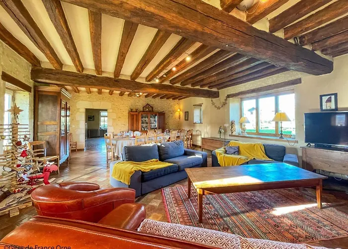 Corps De Ferme Restaure Avec Piscine Interieure Chauffee - Fr-1-497-164