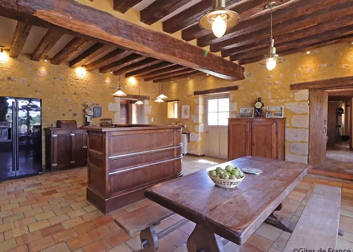 Corps De Ferme Restaure Avec Piscine Interieure Chauffee - Fr-1-497-164